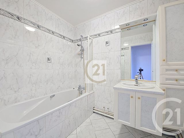 Appartement F4 à vendre - 4 pièces - 75.66 m2 - VITRY SUR SEINE - 94 - ILE-DE-FRANCE - Century 21 Raspail