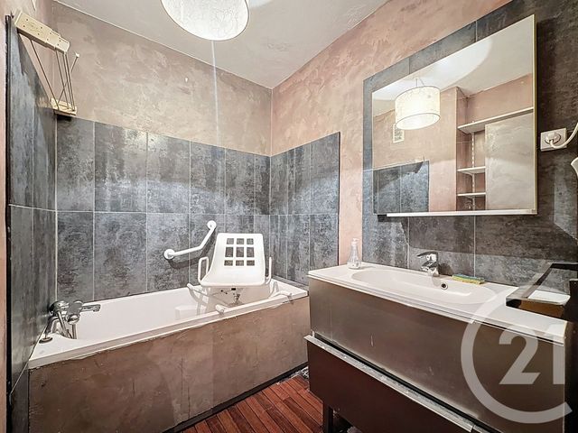 Appartement à vendre - 2 pièces - 56.5 m2 - VITRY SUR SEINE - 94 - ILE-DE-FRANCE - Century 21 Raspail