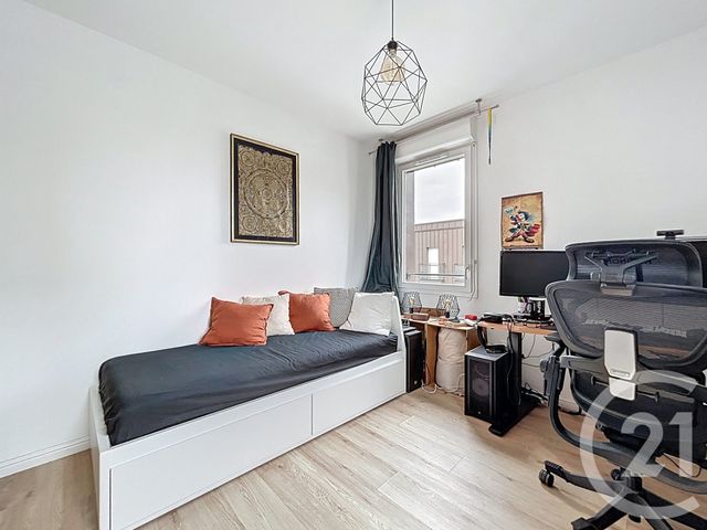 Afficher la photo en grand Appartement F4 à vendre - 4 pièces - 76.5 m2 - VITRY SUR SEINE - 94 - ILE-DE-FRANCE - Century 21 Raspail