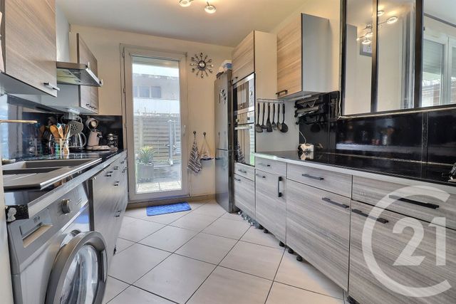 Appartement F3 à vendre - 3 pièces - 74.6 m2 - VITRY SUR SEINE - 94 - ILE-DE-FRANCE - Century 21 Raspail