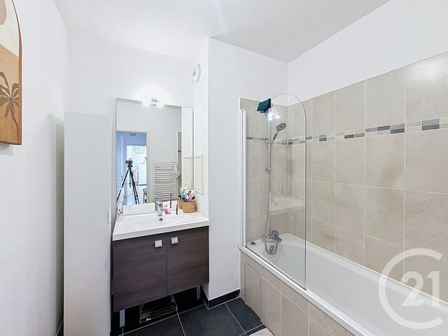 Appartement à vendre - 3 pièces - 63.77 m2 - VITRY SUR SEINE - 94 - ILE-DE-FRANCE - Century 21 Raspail