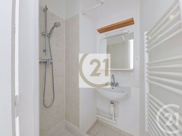Appartement F2 à vendre - 2 pièces - 43.3 m2 - IVRY SUR SEINE - 94 - ILE-DE-FRANCE - Century 21 Raspail